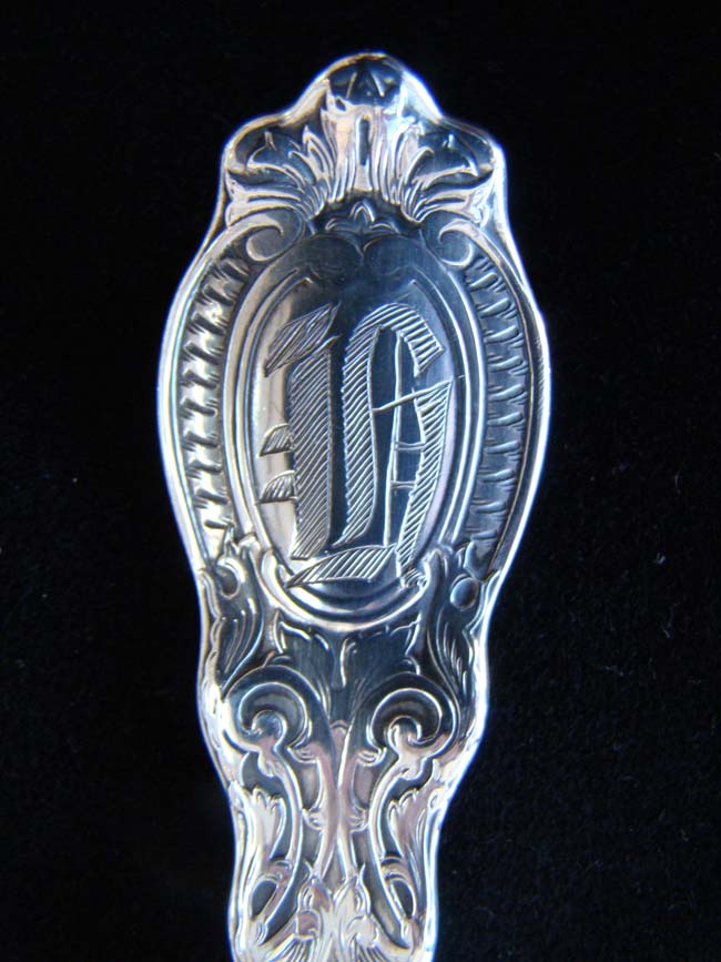 A fine pair of American Sterling Silver serving pieces circa 1905 — image 2